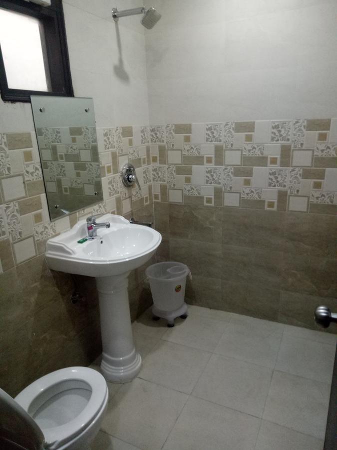 Hotel Nathu Palace Nowe Delhi Zewnętrze zdjęcie